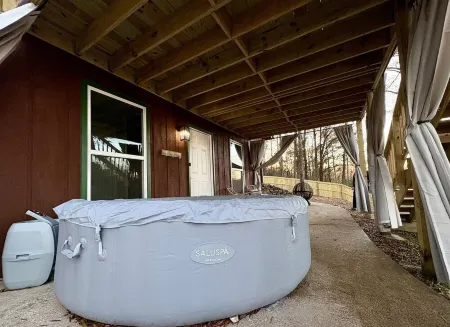 New! Hot Tub, Climbing Wall, Fully-Fenced, Arcade Barrel, EV Charger, Families!
