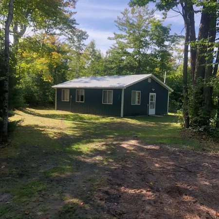 Cabin close to trails. Excellent location.