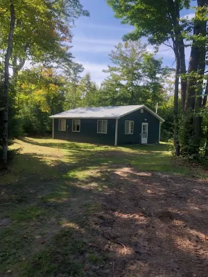 Cabin close to trails. Excellent location.