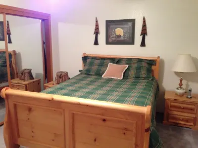 Grand Sierra Cabin On The 13th Green Of Tahoe Donner Hotel in zona kitsch.