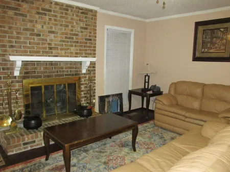 Cayce Charm Minutes to Downtown Columbia
