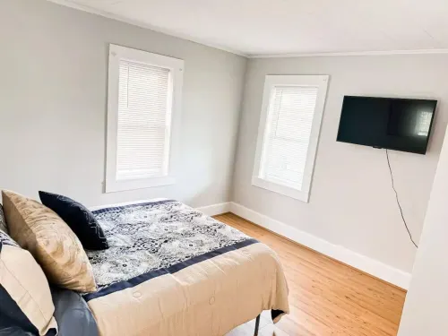 Annie's Abode - Downtown LC