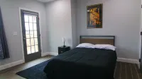 Lux Stay near Patterson Park, John Hopkins, & Stadiums! Family & Pet-Friendly. - บังกะโล