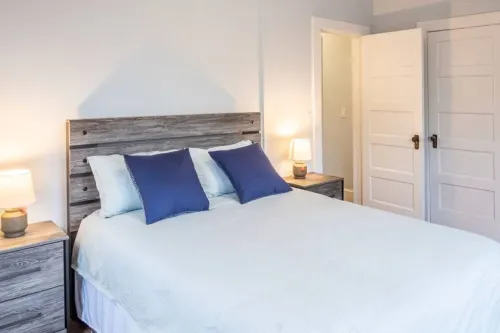 Modern Modest Design  Newburgh, Beacon, Westpoint  2nd. FL Apt. Hotels in Newburgh