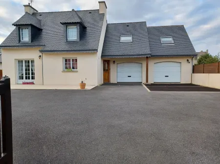Contemporary house on fully enclosed garden