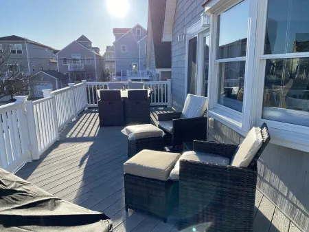 Immaculate House Steps from Manasquan Beach