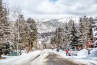 Luxury Corner Lodge Ski-in/Out Steps from Lift, Trail Head, Town, & Hot Tub/Pool - 3 stjerner