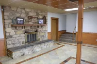 Spacious 5-Bedroom Home on Lake Cumberland! Hotels in Burnside
