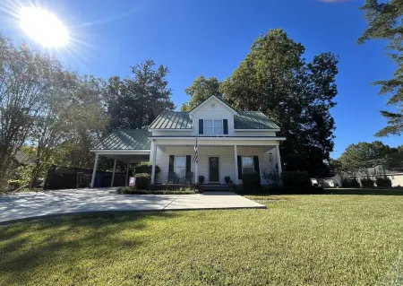 Hartselle Guest House in the ❤️ of North Alabama-walking distance to downtown