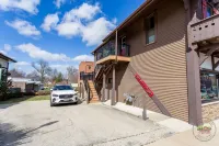 Sugar River Suite - Your Sweet Escape in the Heart of it All!