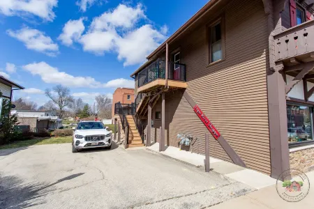 Sugar River Suite - Your Sweet Escape in the Heart of it All!