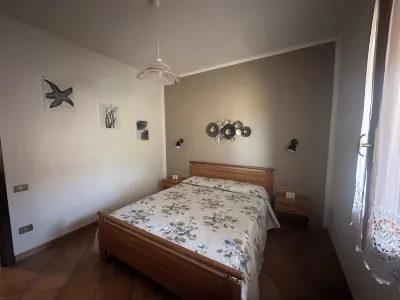Detached cottage with garden and barbecue 1km from the beach of Solanas Hotel a 