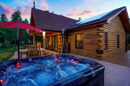 Entire Cabin Chalet in the Mountains! Lake! Kayak! Sauna! Hot Tub! Hike!
