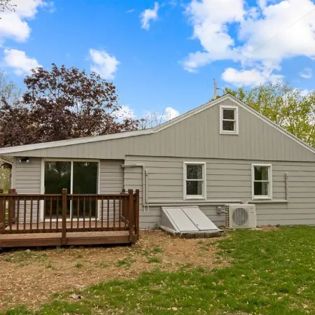Cozy Cabin/ 2 queen beds/ Loft - 2 beds / Country Side - Central location