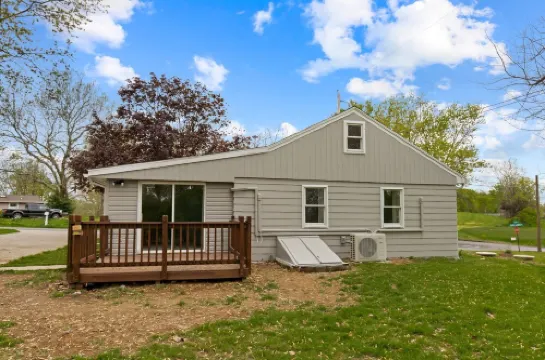 Cozy Cabin/ 2 queen beds/ Loft - 2 beds / Country Side - Central location