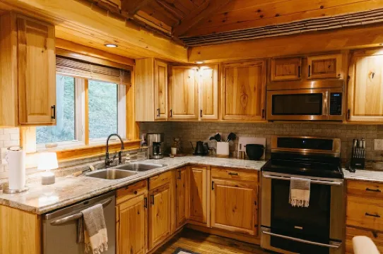 "Alpine Hills" Cozy Hideaway RRG Cabin w/ Hot Tub