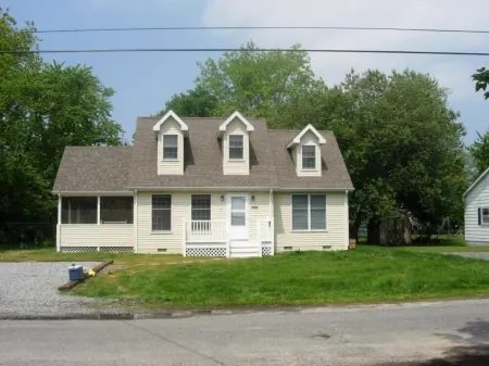 Duck's Delight - Pet friendly rentals within walking distance to Maddox Blvd!