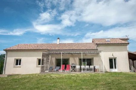 AUBENAS-VALS LES BAINS- VALLON PONT D'ARC BEAUTIFUL NEW CLIAMTIZED VILLA Отели в г. Ардеш