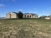 Location Location Location!  on a River View Acreage, Sleeps up to 14, Pets  ok.