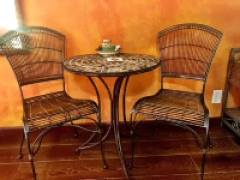 Private studio apartment one mile from downtown.