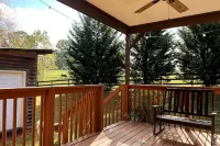 Cozy Secluded Cabin on 50 Acre Horse Ranch