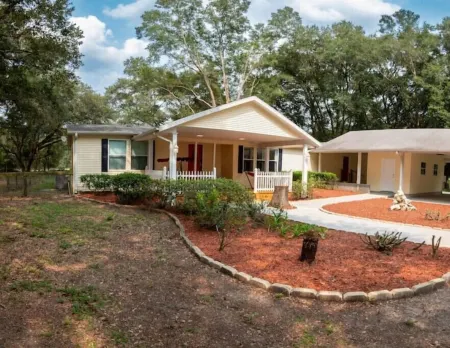 Ginnie Springs Hidden Scuba Oasis Retreat!   Only 1 minute from Ginnie Springs