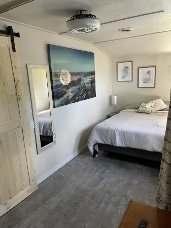 Fishing right out your Door Little Sturgeon Bay. Home with garage🎣 fire Pit/wood