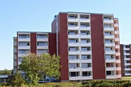 directly on the beach, balcony overlooking the sea, beach chair, close to the golf course