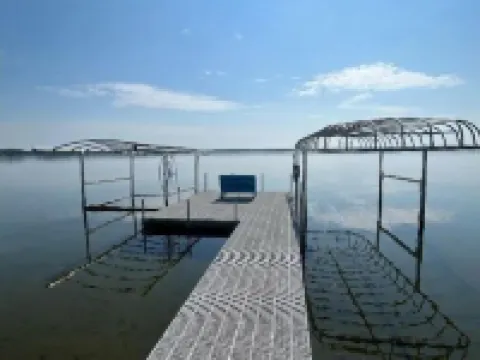 NEW House on Pristine Shell Lake! Right off the ATV/Snowmobile trails! 謝爾萊克酒店