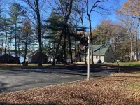 Hayward, Round Lake Retreat! Private Dock, 3 Kayaks, Beautifully Maintained! Hotels in Hayward