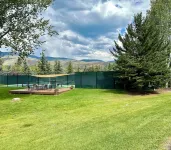 JUST REMODELED Beaver Creek mountain lux!  Heart of Arrowhead steps to ski lift.