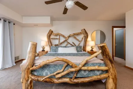 4 BR cabin mins to trails & breweries pets welcome