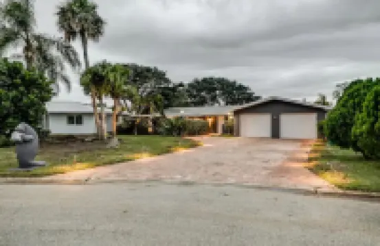 Manatee Key- Heated Pool/Dock/Close to Beach