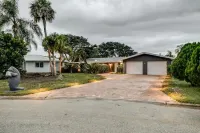 Manatee Key- Riverfront Pool /Dock close to Beach