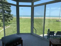 Waterfront Retreat - Romantic Get-away - Executive Travel (Lake Erie) - Homestays