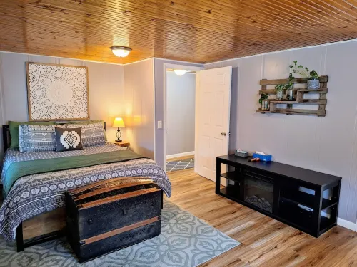 Large Rustic Log Cabin in the Laurel Highlands