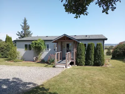 2 bdrm, Mt Baker, San Juans, WWU, Sea to Ski race,  Canada, Golf, Refineries