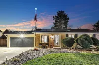 NEW! HotTub•FirePit•Games•20min to Denver&Boulder!