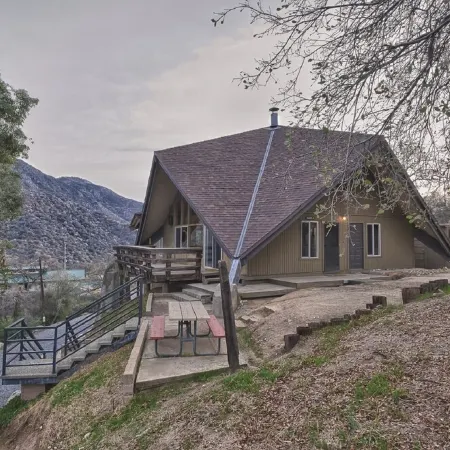 Charming House Inside the Gate of Sequoia National Park