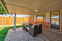 Lake Hefner / Spacious King Bed / Foosball & Games Hotels near Courtyard Plaza Shopping Center