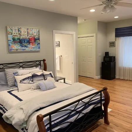 First Floor Studio Apartment in Historic Chestertown
