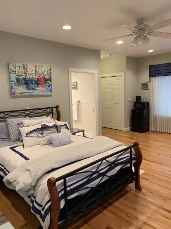 First Floor Studio Apartment in Historic Chestertown Отели в г. Кент