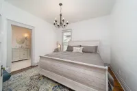 Cozy downtown retreat (pet friendly