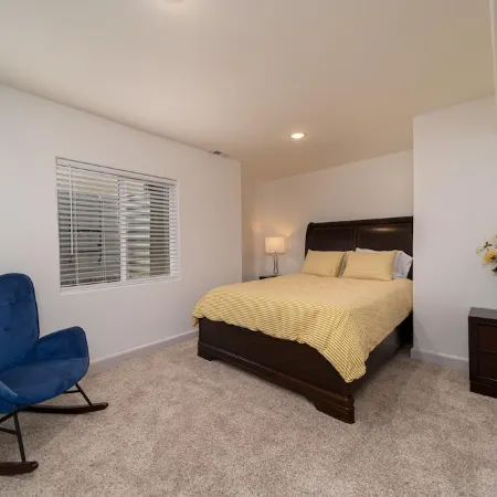 Cozy downtown retreat (pet friendly