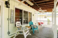 Private Pool w/ Lithium  Golf Cart w Paid Parking Included. Walk to Restaurants