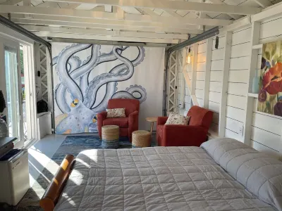 Similk Beach View Studio for two! Central HUB to San Juans and Skagit Valley!