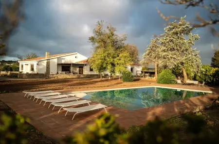 Preciosa Casa Rural con Gran Piscina en la Campiña de Jaén