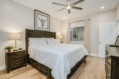 NEW Completely Renovated Sabino Canyon Condo Отели в г. 