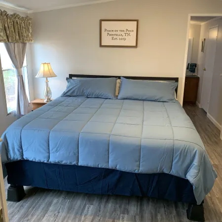 Secluded Lakefront Retreat: Fishing/Kayak/Paddleboard/Pets are Welcome