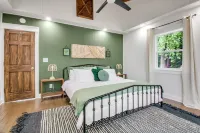 HOT TUB, Lake Front, King Bed